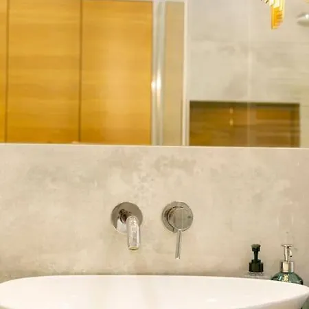 Przytulny, Komfortowy Apartament Z Garazem Varsó