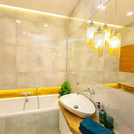 Przytulny, Komfortowy Apartament Z Garazem * Varsó