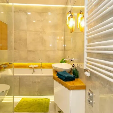 Przytulny, Komfortowy Apartament Z Garazem Varsó